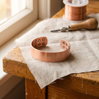 Bracelet en cuivre de l'atelier de Vera